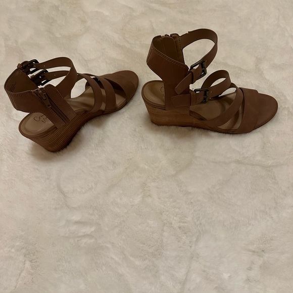 Sandals - Picture 2 of 3